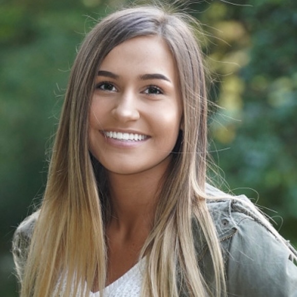 Meet your Posher, Elianna - Picture 1 of 1